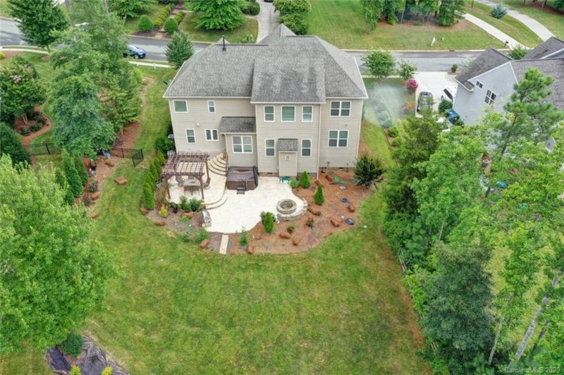 Property image 3 at 401 Cove Creek Loop, Mooresville, NC 28117