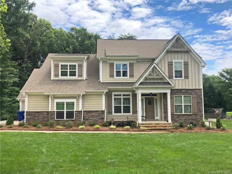 131 Lakeshore Hills Drive