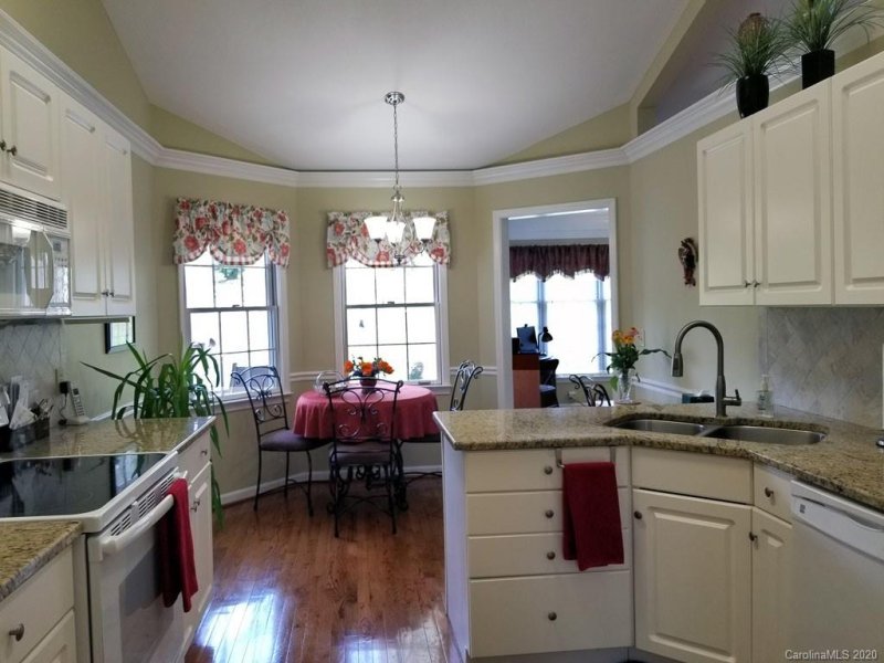 Property image 5 at 1014 Saddlebrook Drive, Hendersonville, NC 28739