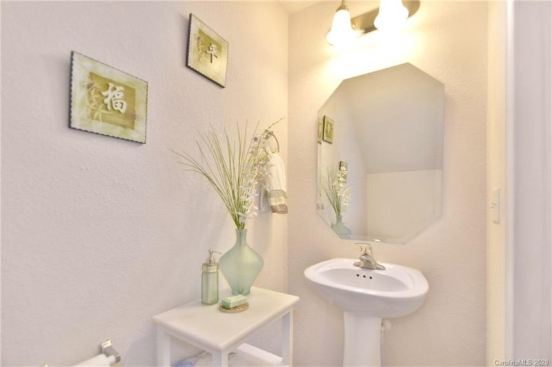 Property image 4 at 4714 Opus Lane, Charlotte, NC 28214