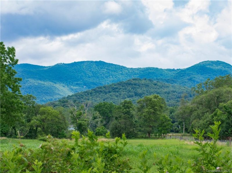 Property image 2 at 35 Honeycomb Circle, Swannanoa, NC 28778