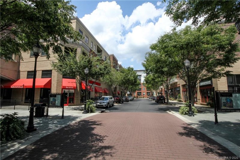 Property image 4 at 721 Governor Morrison Street, Charlotte, NC 28211