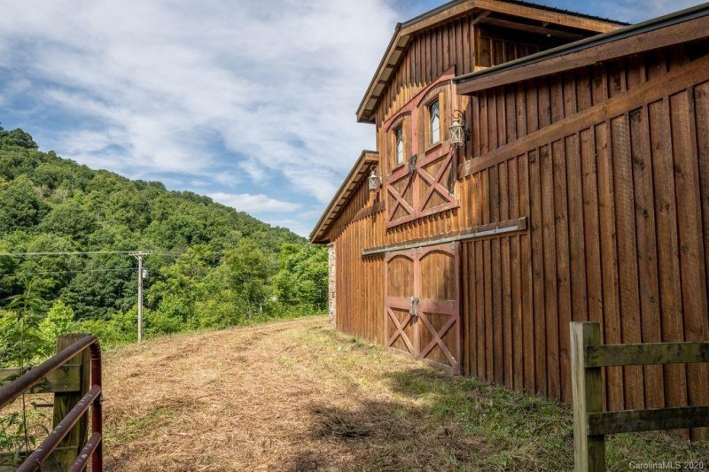 1976 Laurel Valley Road