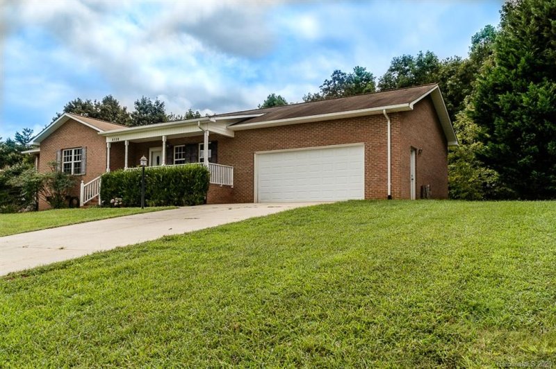 Property image 2 at 4128 River Run Circle, Hickory, NC 28602