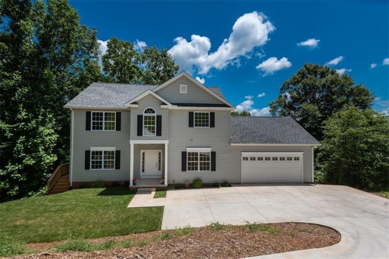 Property image 2 at 5747 Crown Terrace, Hickory, NC 28601