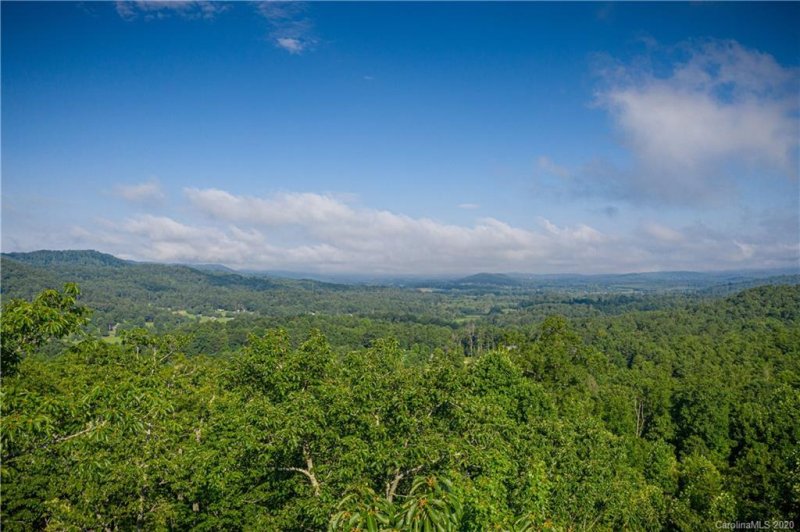 Property image 2 at 511 Crystal Heights Drive, Hendersonville, NC 28739