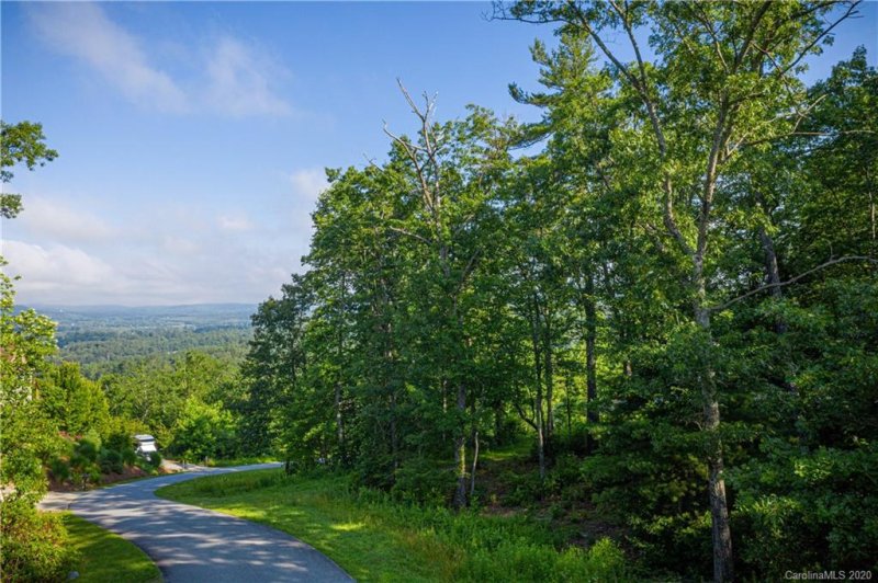 Property image 4 at 511 Crystal Heights Drive, Hendersonville, NC 28739