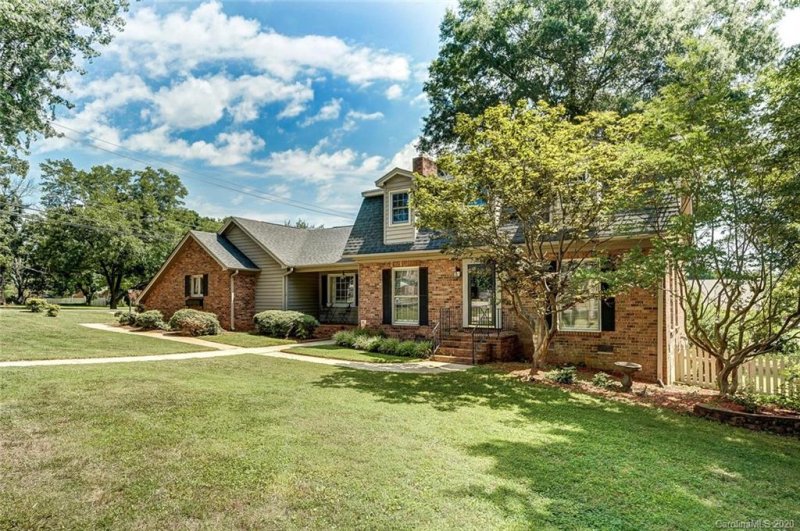 Property image 3 at 2002 Saratoga Drive, Gastonia, NC 28056