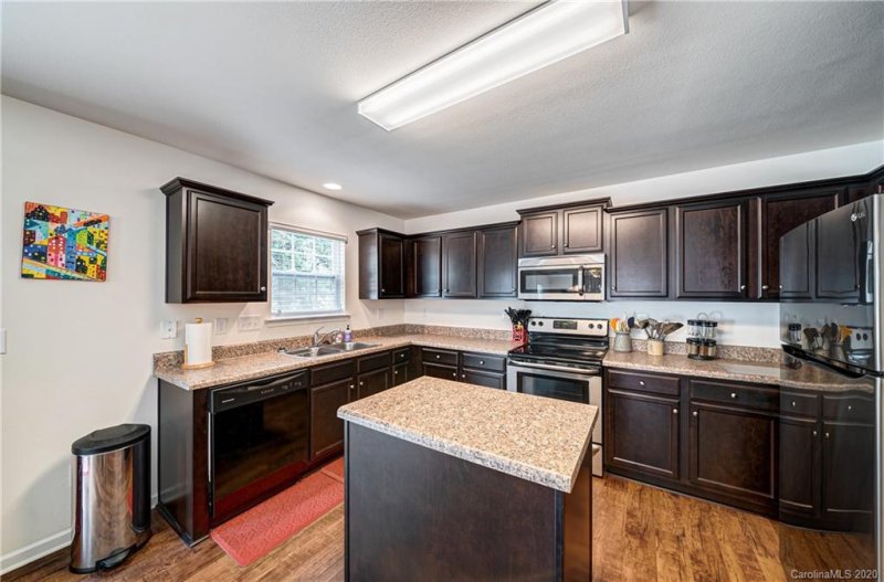 Property image 2 at 5830 Sanders Farm Lane, Charlotte, NC 28216