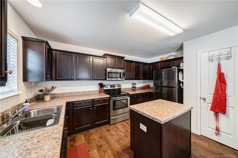 Property image 3 at 5830 Sanders Farm Lane, Charlotte, NC 28216
