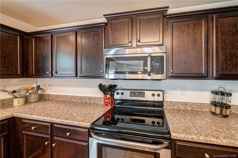 Property image 5 at 5830 Sanders Farm Lane, Charlotte, NC 28216