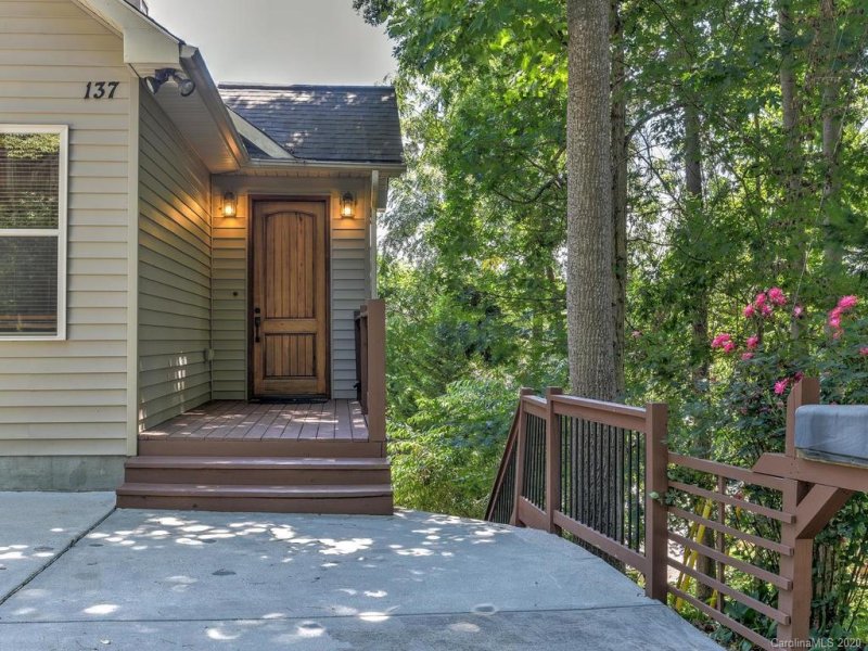 Property image 2 at 137 Laurel Loop, Asheville, NC 28806