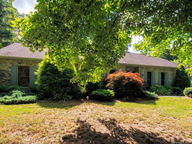 Property image 2 at 4 Riding Gate Road, Hendersonville, NC 28791