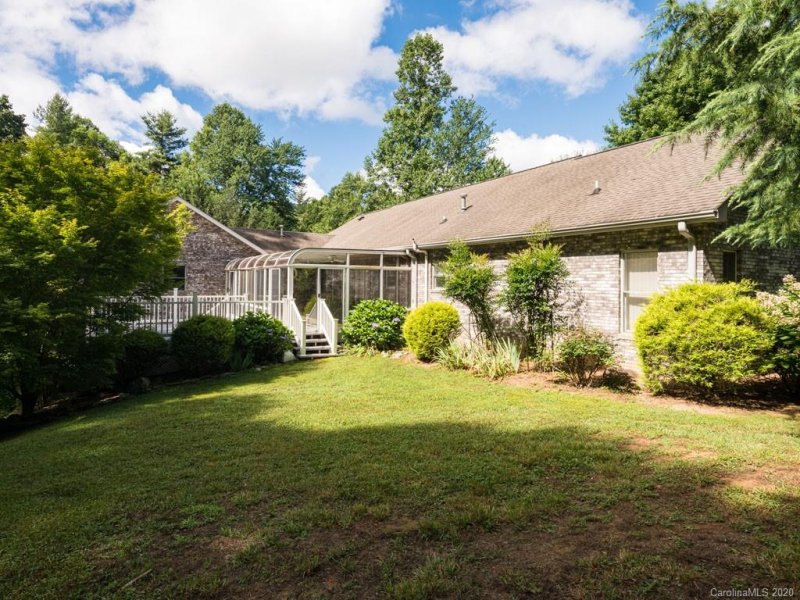 Property image 3 at 4 Riding Gate Road, Hendersonville, NC 28791