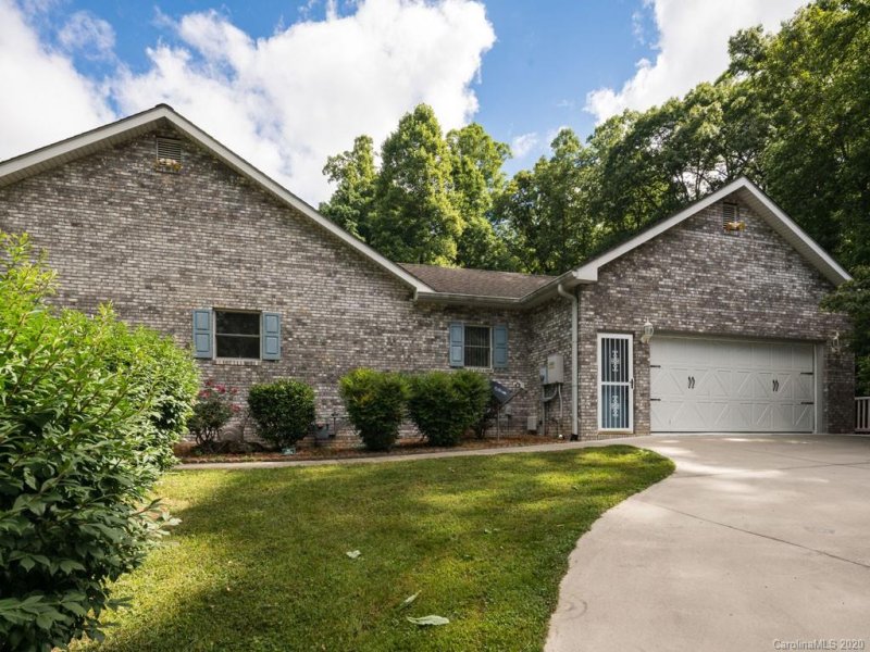 Property image 5 at 4 Riding Gate Road, Hendersonville, NC 28791