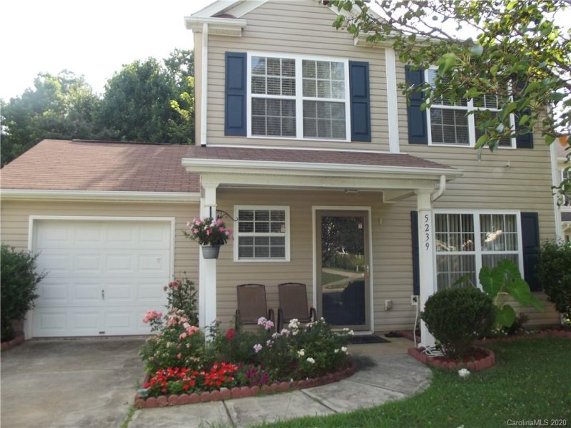 Property image 3 at 5239 Fernhill Drive, Charlotte, NC 28217