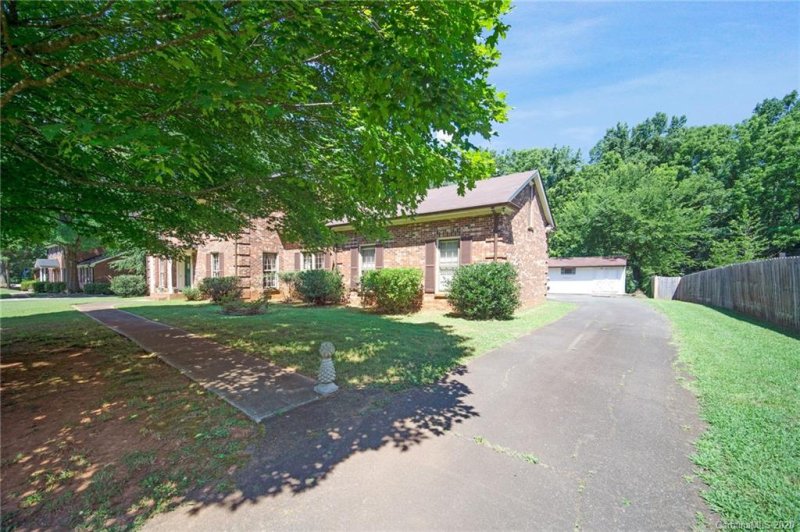 Property image 4 at 8816 Glencroft Road, Mint Hill, NC 28227