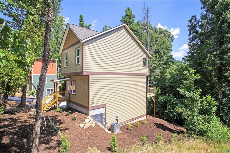 Property image 3 at 16 Crestwood Lane, Candler, NC 28715