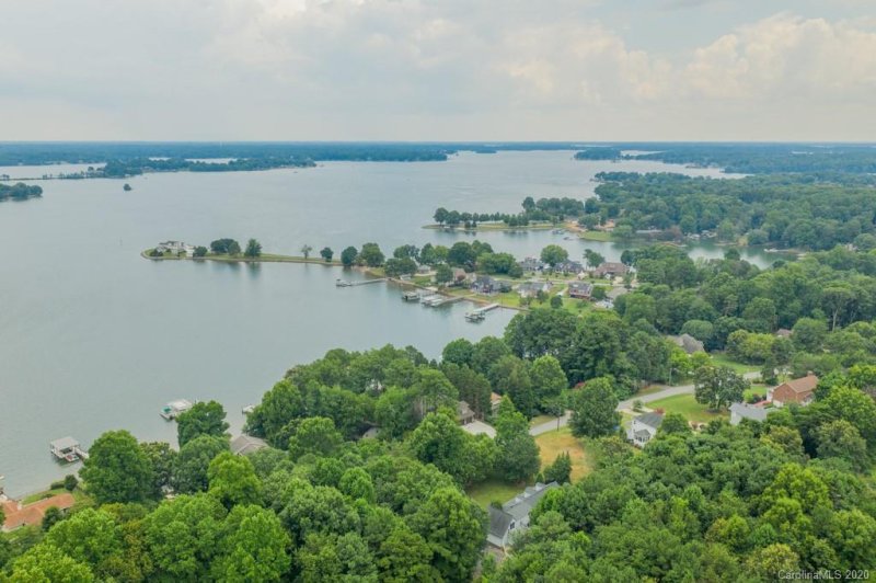 Property image 5 at 4935 Moonlite Bay Drive, Sherrills Ford, NC 28673