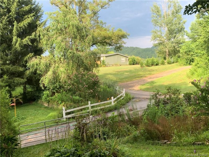 Property image 4 at 19 Timbers Edge Lane, Fairview, NC 28730