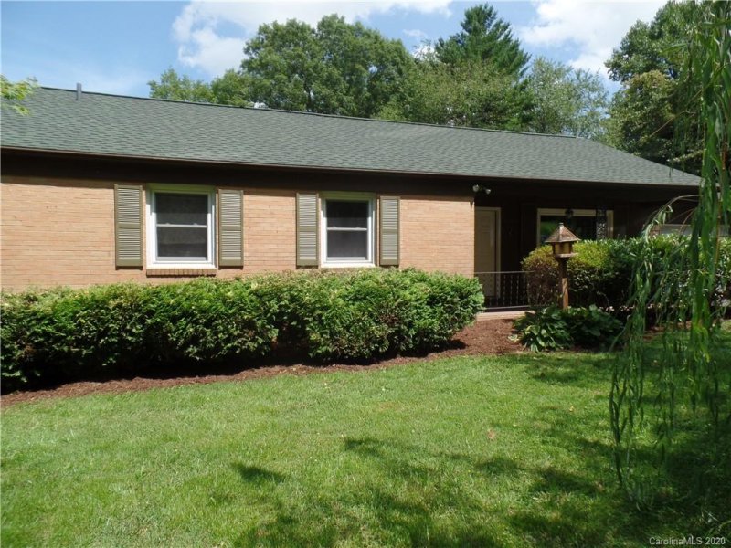 Property image 3 at 422 Comet Drive, Hendersonville, NC 28791