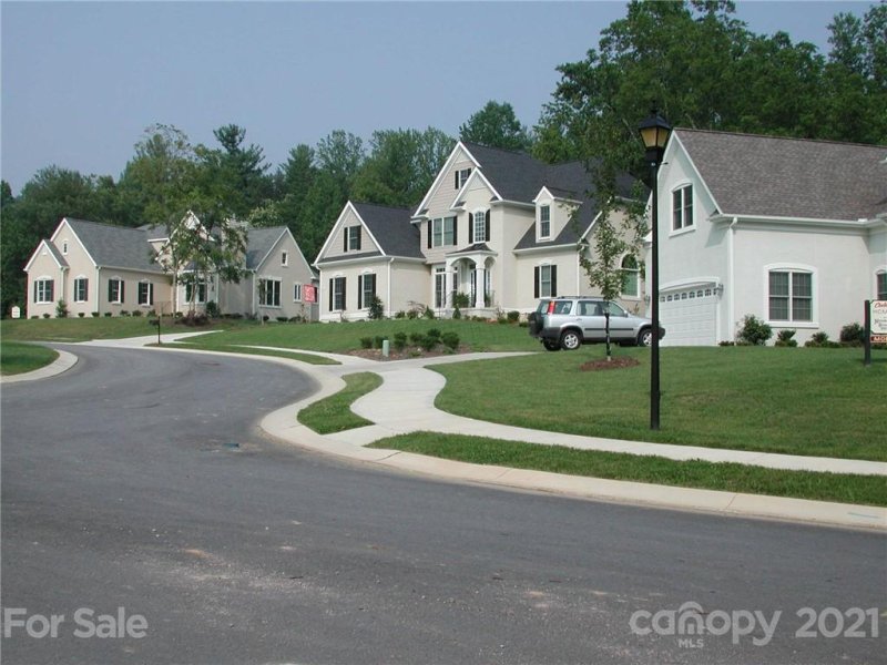 Property image 3 at 350 Mistletoe Trail, Hendersonville, NC 28792