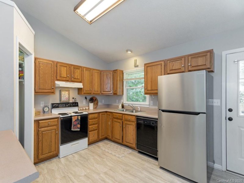 Property image 4 at 205 Pine Berry Circle, Hendersonville, NC 28739