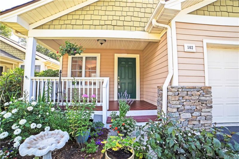 102 Fairway View Drive