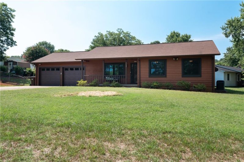 Property image 2 at 4629 Queens Road, Hickory, NC 28602