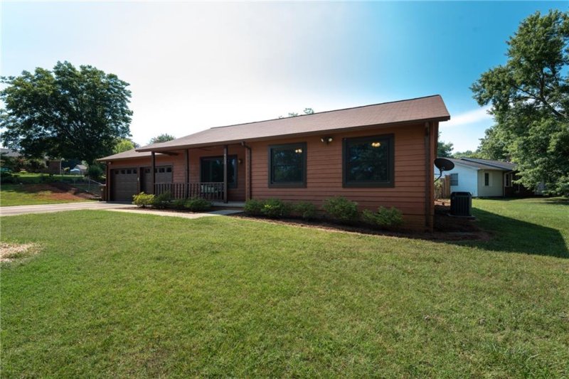 Property image 3 at 4629 Queens Road, Hickory, NC 28602