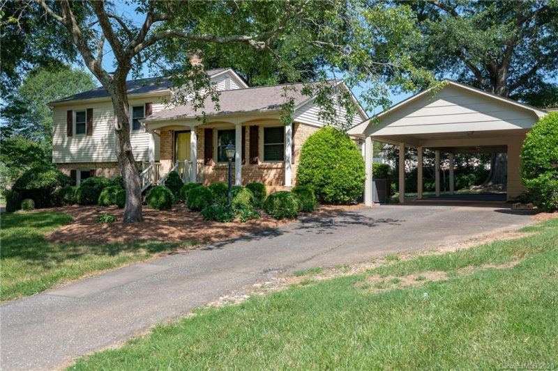 208 Rock Creek Drive