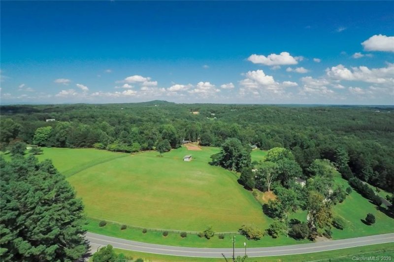 Property image 2 at 14 Holly Ridge Lane, Tryon, NC 28782