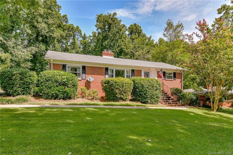 Property image 3 at 1617 Woodberry Road, Charlotte, NC 28212