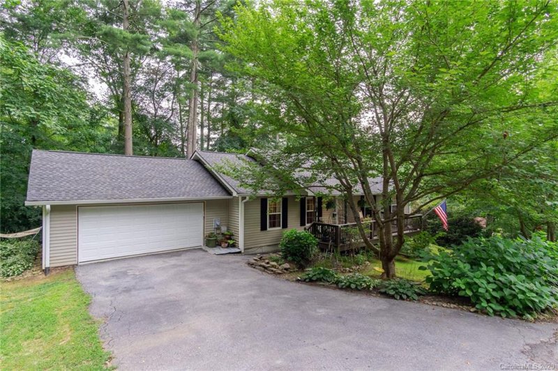 Property image 3 at 102 Lone Eagle Lane, Hendersonville, NC 28739