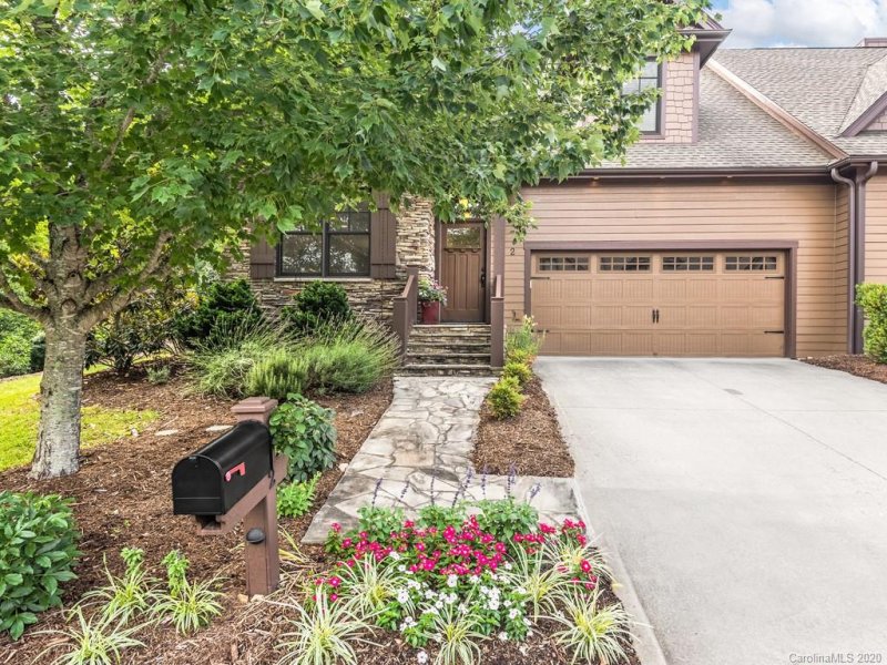 Property image 2 at 2 Meadow Vista Court, Asheville, NC 28803