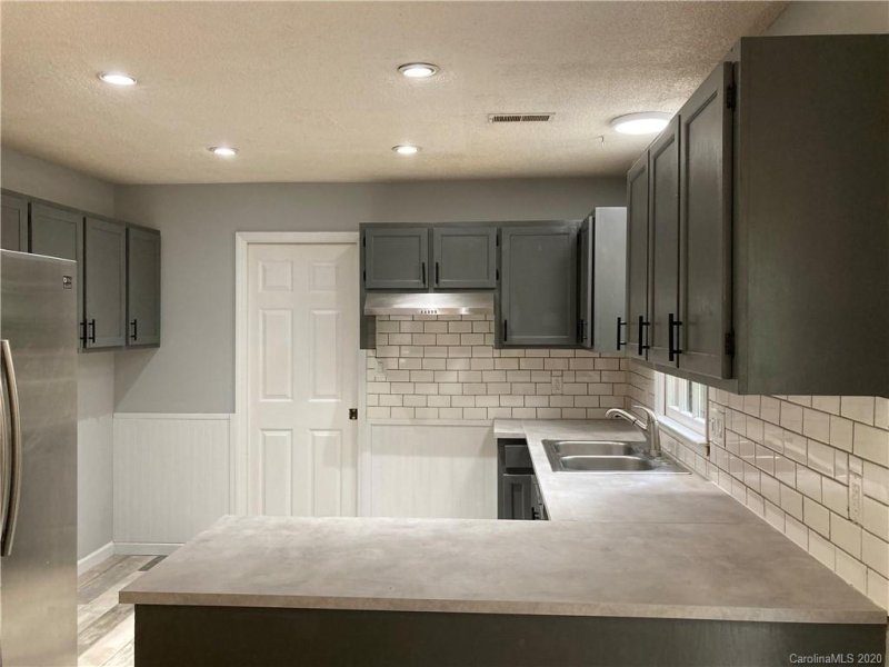 Property image 3 at 1018 Eldorado Avenue, Charlotte, NC 28262