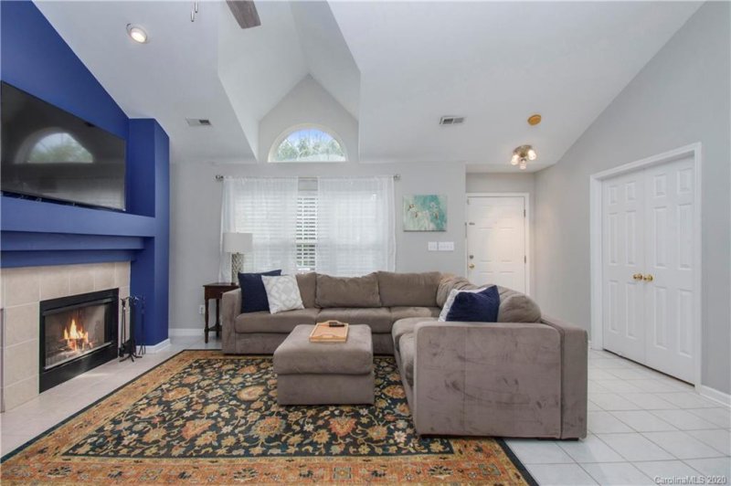 Property image 4 at 4116 Huntmeadow Drive, Charlotte, NC 28269