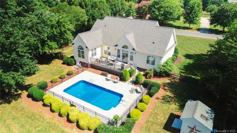 Property image 2 at 146 Turnberry Lane, Mooresville, NC 28117