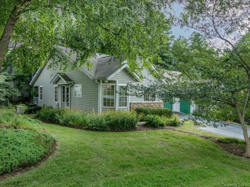 Property image 2 at 174 Laurel Park Place, Hendersonville, NC 28791