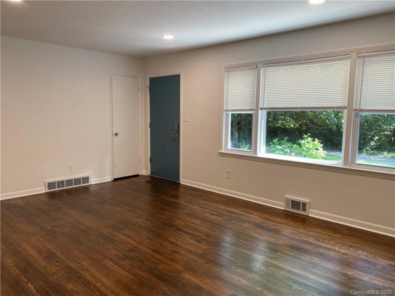 Property image 3 at 2 Pinehurst Court, Asheville, NC 28805