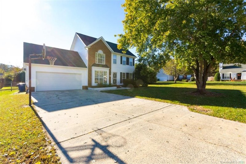 Property image 2 at 7000 Gatwick Lane, Matthews, NC 28104