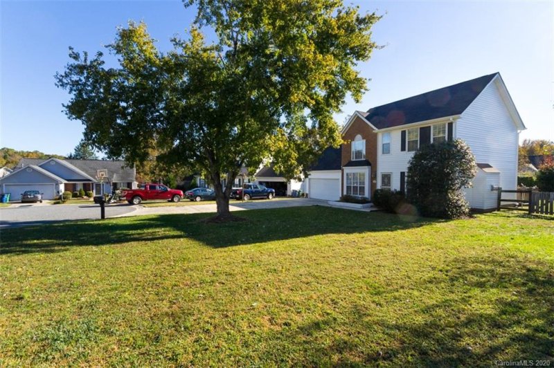 Property image 3 at 7000 Gatwick Lane, Matthews, NC 28104