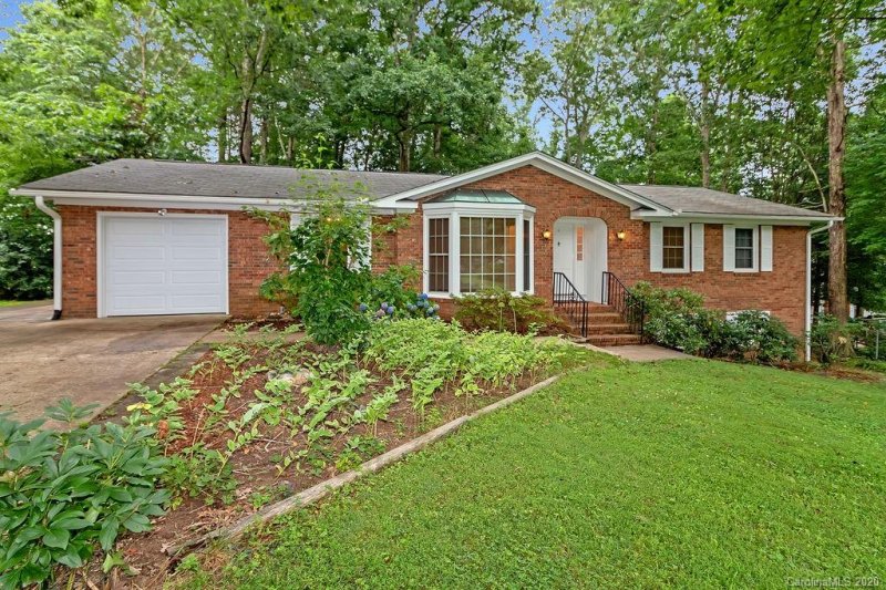 Property image 2 at 3 Crestview Court, Arden, NC 28704