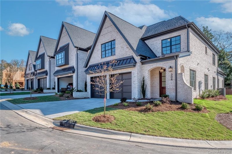 Property image 2 at 107 Thorncote Place Court, Charlotte, NC 28226