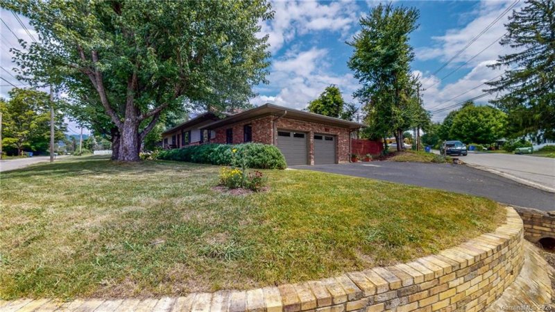 Property image 4 at 166 Arco Road, Asheville, NC 28805