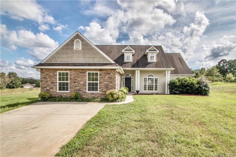 Property image 2 at 118 Heathrow Lane, Statesville, NC 28677