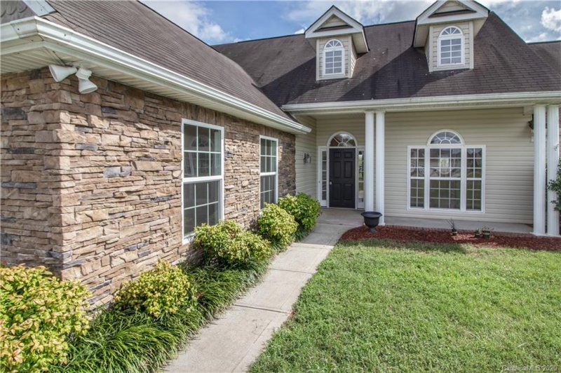 Property image 3 at 118 Heathrow Lane, Statesville, NC 28677