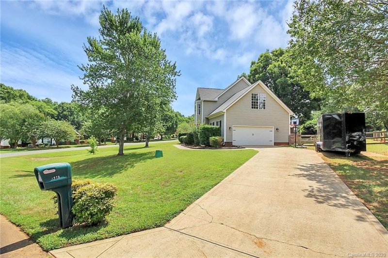 Property image 3 at 7930 White Cliffs Drive, Mint Hill, NC 28227