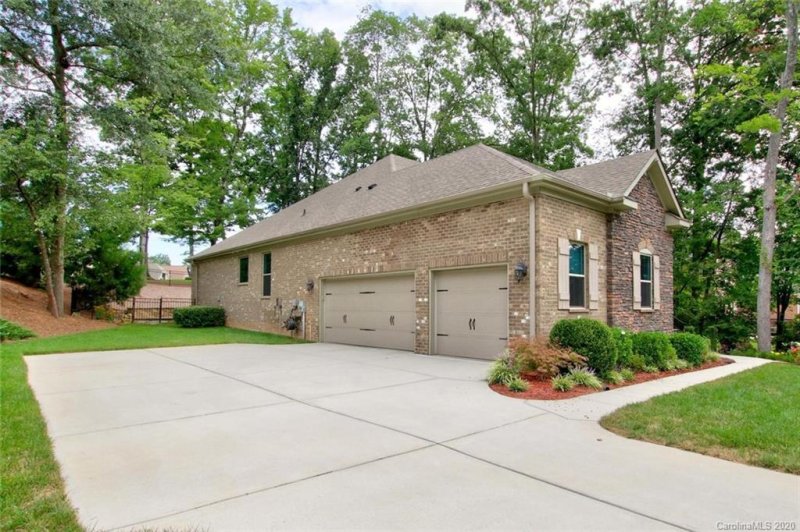 Property image 2 at 7592 Turnberry Lane, Stanley, NC 28164