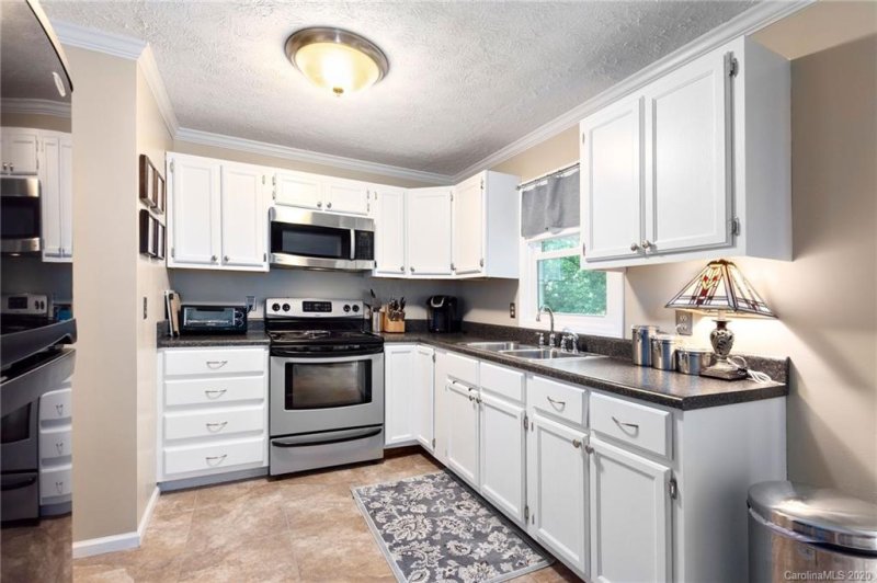 Property image 5 at 73 Robinson Avenue, Asheville, NC 28803